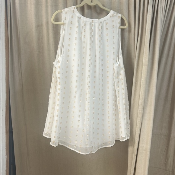 White with Gold Metallic Details Sleeveless V-Neck Top - Crown and Ivy - Picture 2 of 4